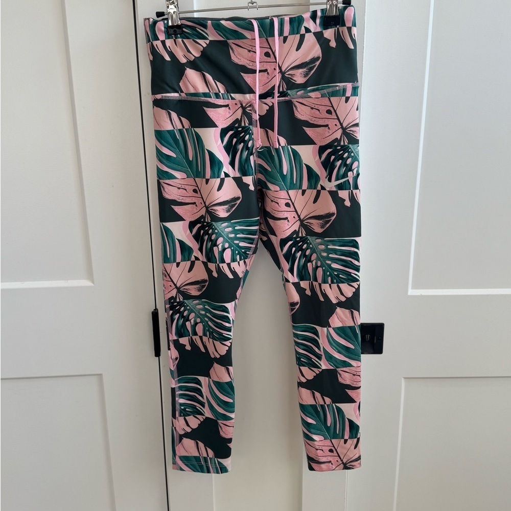 Nike Pink and Green Leaf Print 7/8 Leggings M